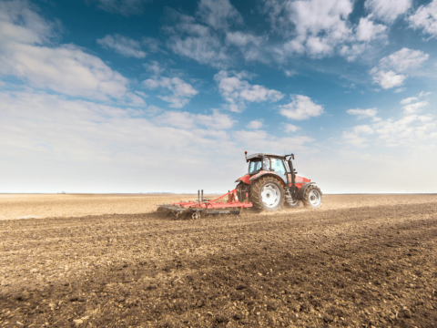 tractor op het veld.